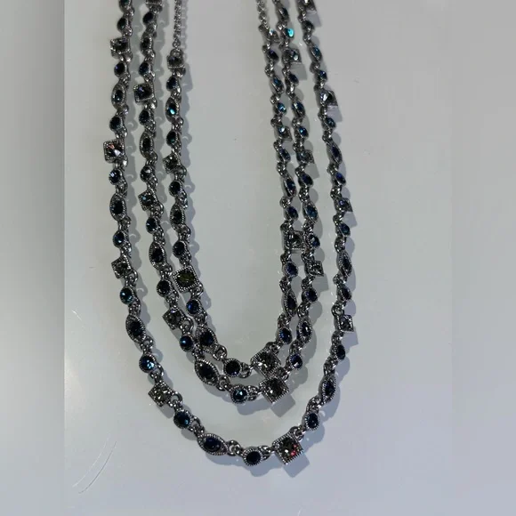 Givenchy layered necklace - Picture 9 of 10